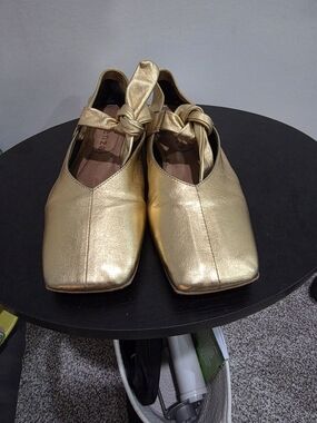 VICENZA Gold Knot Detail Women's Flats/MULES